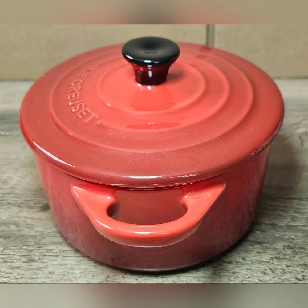 Le Creuset Mini Round Cocotte 14cm Red  New - Picture 2 of 8